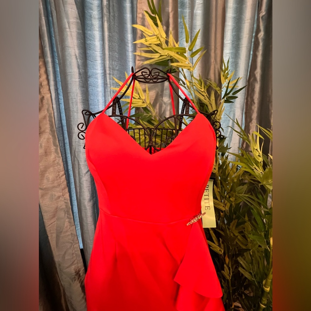 Absolutely lovely 10p Alexa B Nites high/low dress in New Coral ♥️